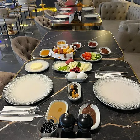فندق Midis أديرني
