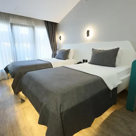 Midis Hotel 4*